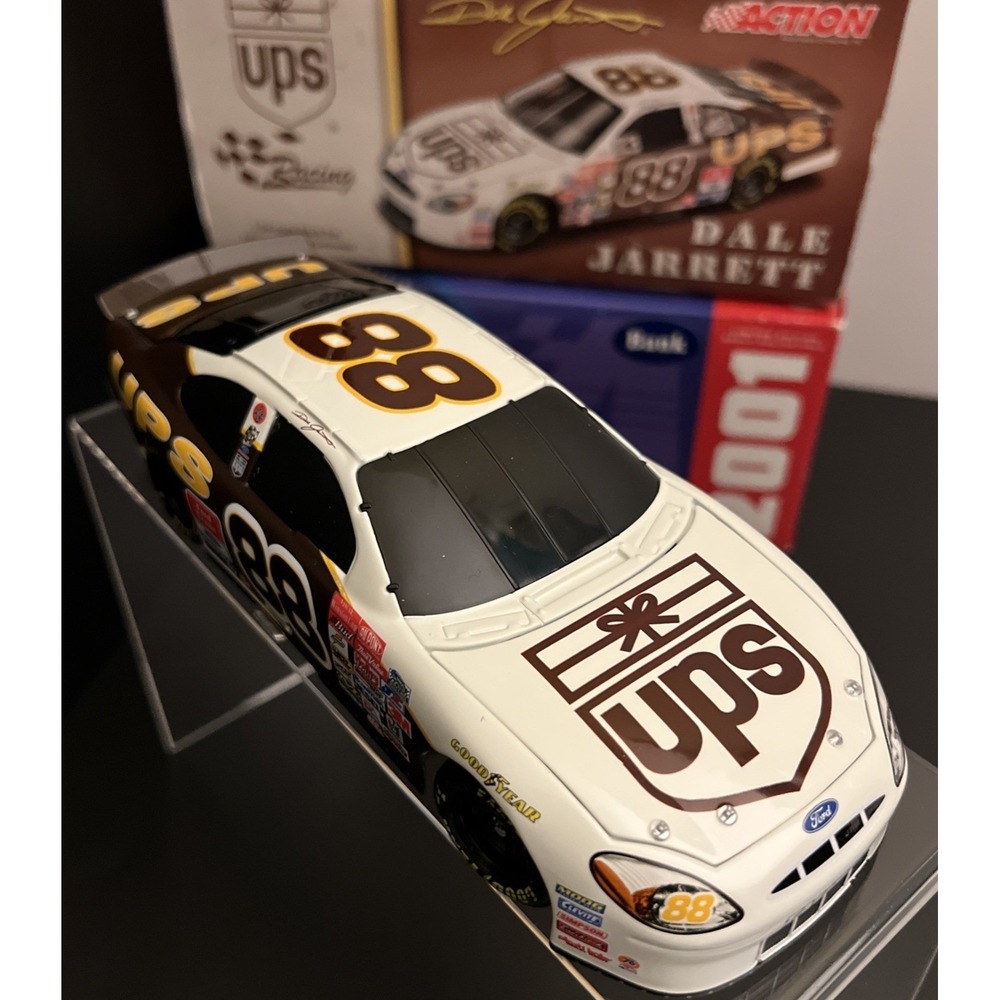 Dale Jarrett 2001 #88 UPS Nascar Action 1/24 Diecast Car Bank